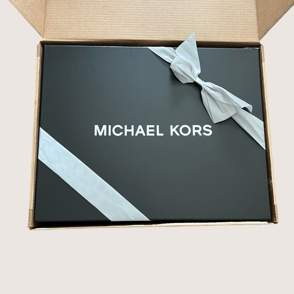 MICHAEL Michael Kors Whitney Black Quilted Gold Chain-Handle Shoulder Tote - Picture 14 of 15